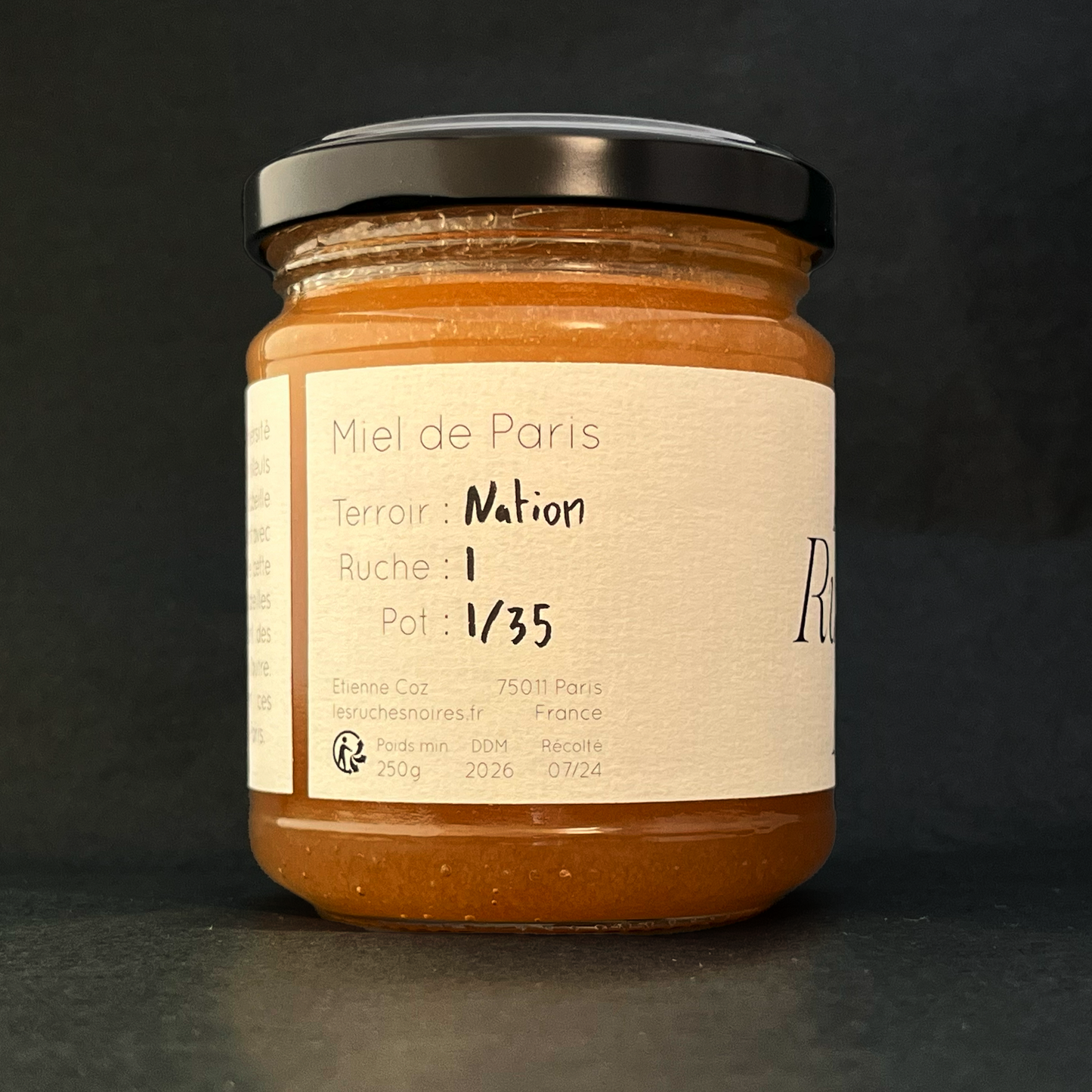 Pot de miel du rucher Nation – étiquette manuscrite avec numéro de pot et origine
